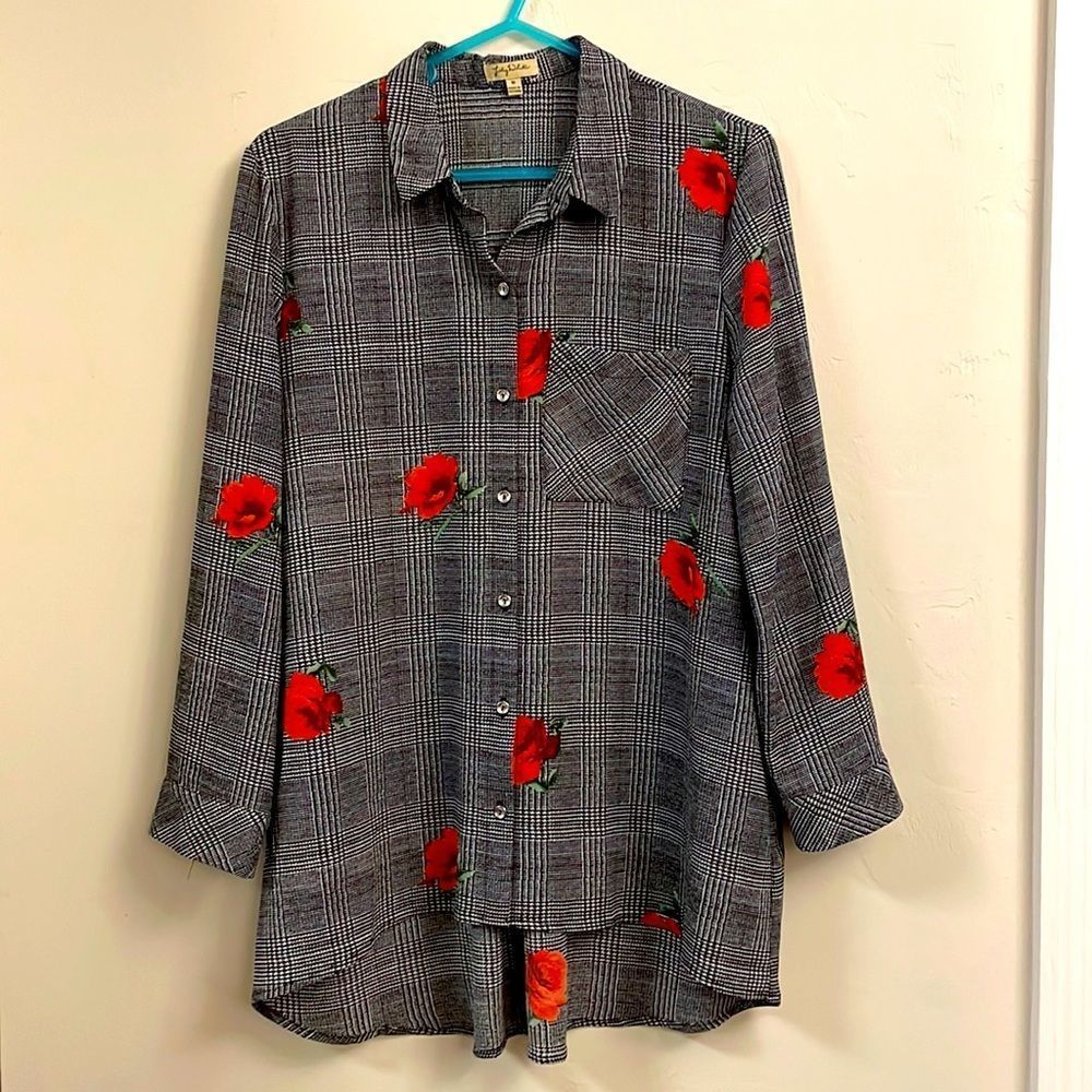 Like New Lily White Button-Up Tunic